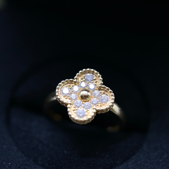 Van Cleef & Arpeel Gold Diamonds Ring - Picture 6 of 10